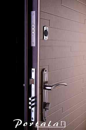 Двері квартирні, серія Комфорт, модель Естепона, на трубі венге темний/венге світлий, 2 замку 850 Київ