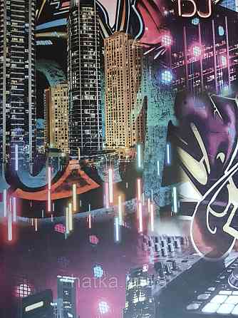 Шпалери флізелінові Decoprint Good Vibes 0.53х10 молодіжні хмарочоси графіті чорно рожеві світяться в темряві Київ