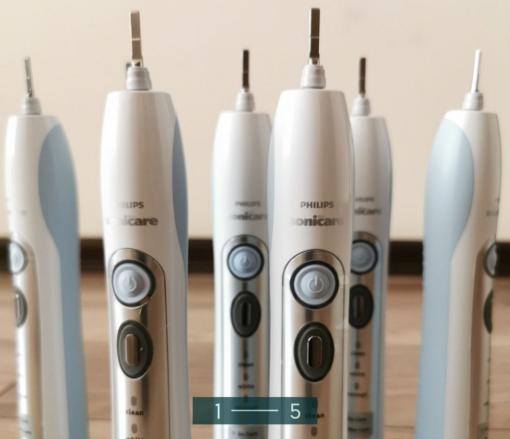 Зубна Щітка: Phillips + Дві насадки. Київ - фото 1