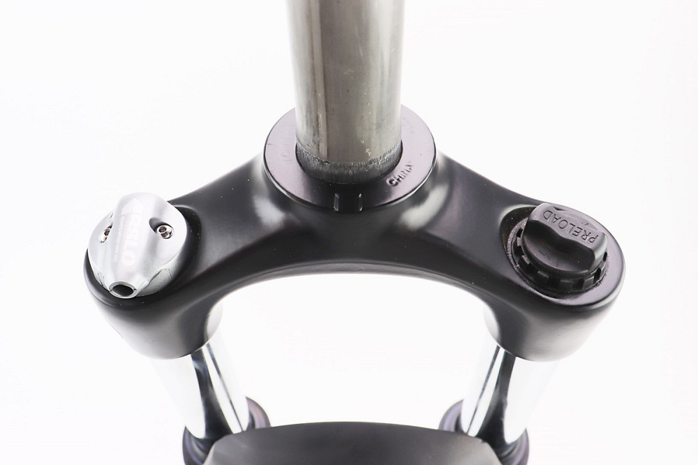 Вилка 29" амортизаційна, без різьби 1-1/8" (28,6мм), шток 215мм, з ходом 100мм, Disk-brake, пружинно-оливна, виносний Lockout, алюмінієва XC Київ - фото 3