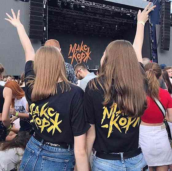 Чорна жіноча футболка з написом — МАКС КОРЖ Чернівці