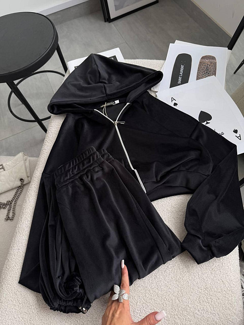 Жіночий стильний прогулянковий костюм-двійка: кофта та штани в спортивному стилі велюр Чорний, 46/48 Одеса - фото 9