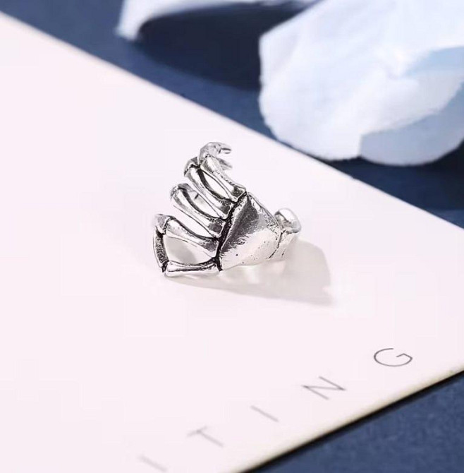 Кафф серьга «Костяная рука» серебристая без прокола готическое украшение на ухо Киев - изображение 3