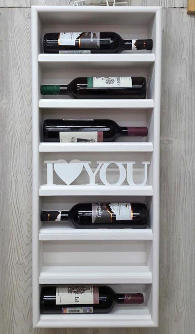 Настенная винная полка 