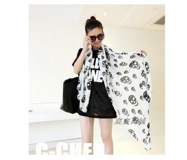 Женский белый шарф с черепами - размер шарфа 155*43см, шифон Киев - изображение 2