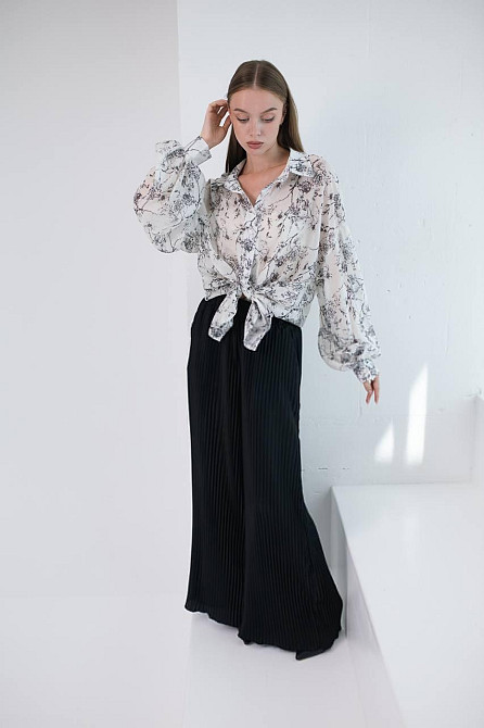 Женский романтичный костюм двойка: рубашка и плиссированные брюки дабл шелк армани + тенсел Черный Одесса - изображение 2