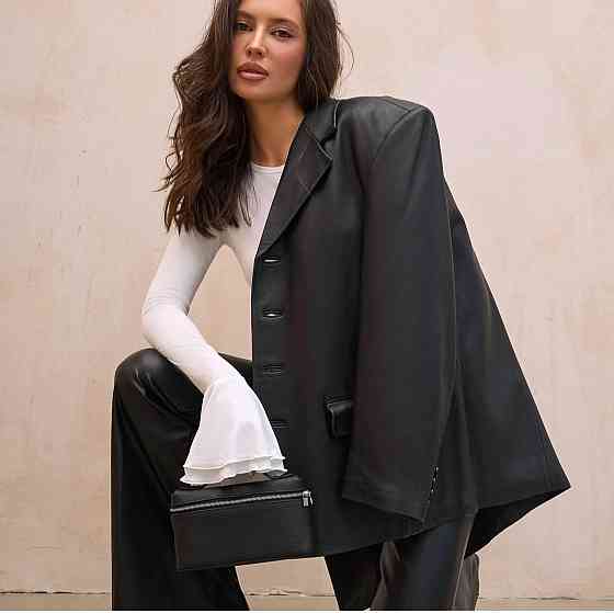 Женский лонгслив с акцентными воланами на рукавах плотная вискоза Одесса