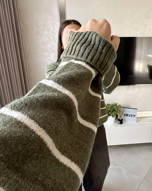 Женский уютный оверсайз свитер в полоску машинная вязка Одесса - изображение 3