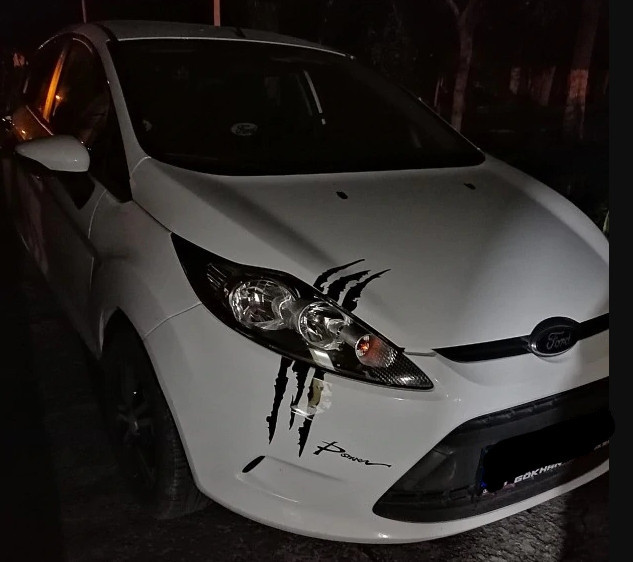 Наклейка на авто у вигляді Подряпини Когтем Чорна Київ - фото 7