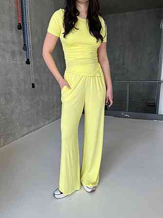 Жіночий прогулянковий костюм: футболка та штани з турецької віскози Лимонний, 42/44 Одеса