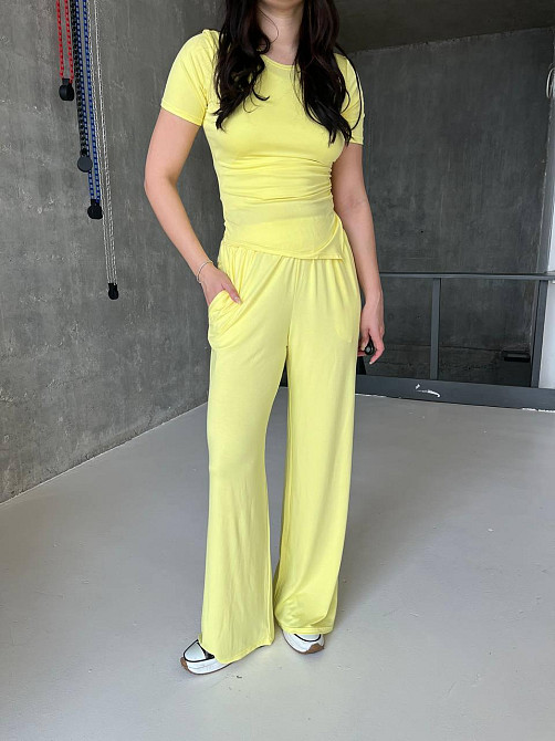 Женский прогулочный костюм: футболка и брюки из турецкой вискозы Лимонный, 42/44 Одесса - изображение 1