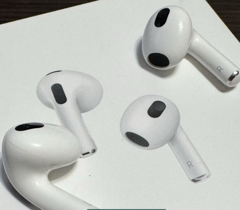 Оригінальні навушники AirPods 3 Lightning Charging Case Київ - фото 2