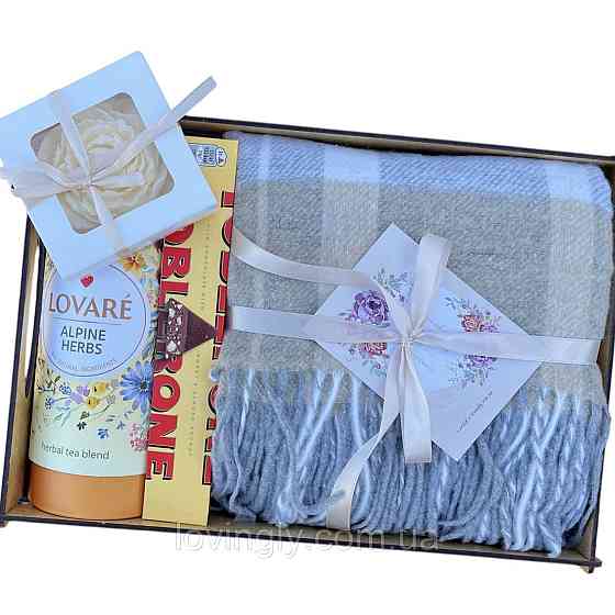 Затишний подарунковий набір з пледом, чаєм, шоколадом і свічкою Ірпінь