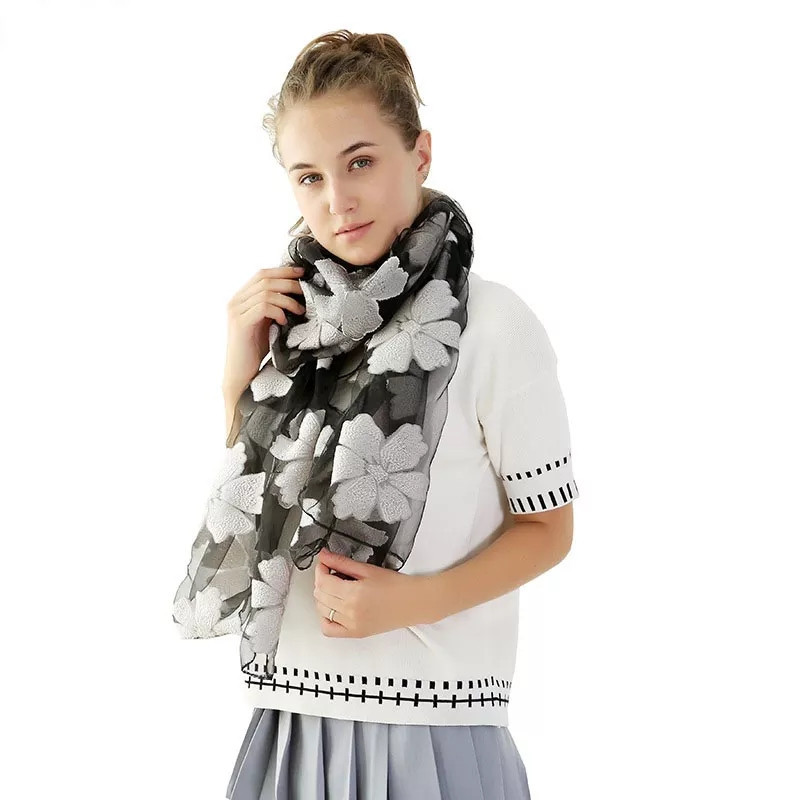 Жіночий шарфик з квіточками 180 на 68 см сіро-чорний Київ - фото 2