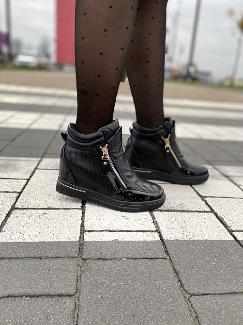 Жіночі снікерси Bosida чорні екошкіра платформа 36-39 ( -1) 39 Коломия - фото 1