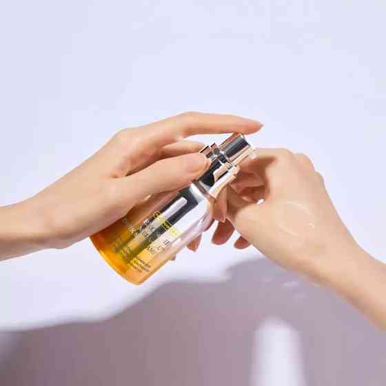 Сыворотка осветительная против пигментных пятен с экзосомами Exosome Mela-Glu Dark Spot Ampoule APOTHE 30 мл Киев