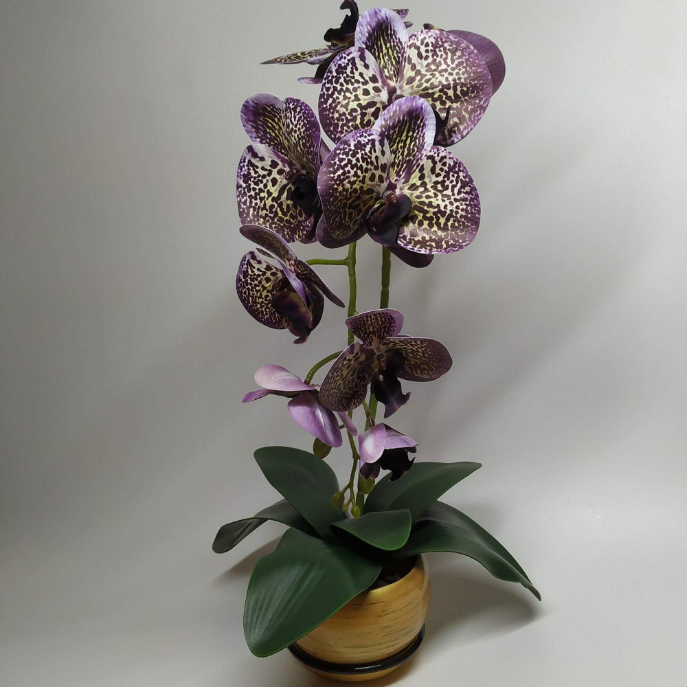 Штучна латексна орхідея VIP у жовтому керамічному кашпо на одну гілку фіолетово-жовта Дніпро - фото 1