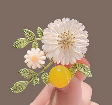 Брошка для одягу красива Квіти Київ - фото 1