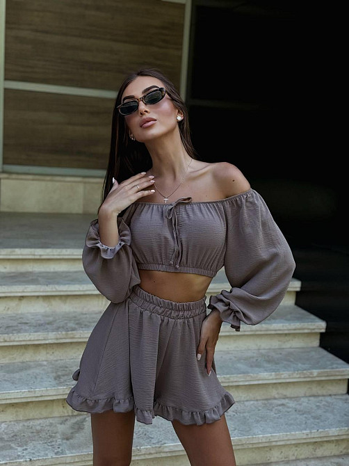 Женский легкий романтичный костюм двойка: топ и шорты американский креп жатка Мокко Одесса - изображение 8
