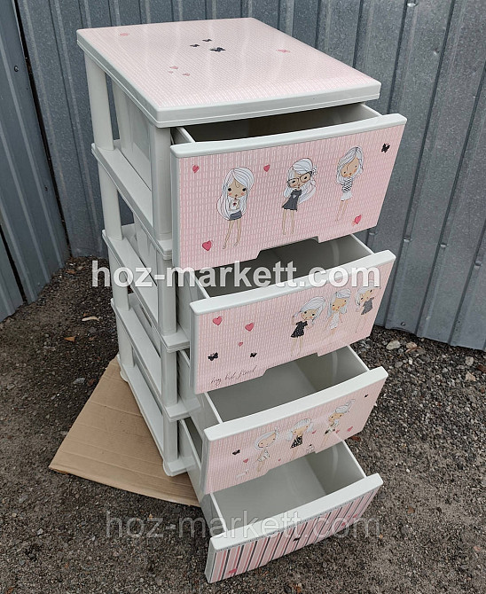 Комод белый пластиковый с декором 