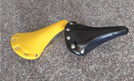 Седло велосипедное   (с заклепками , цвет в ассортименте) Мукачево - изображение 1