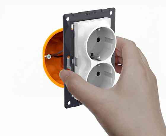 LIVOLO Подвійна електрична розетка в один підрозетник з заземленням LIVOLO, чорна, скляна рамка Коломия