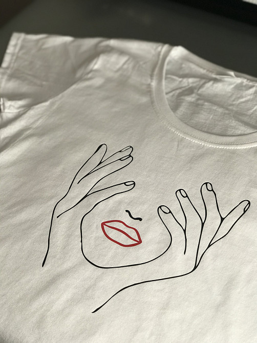 Женская футболка с абстрактным принтом лица Черновцы - изображение 6