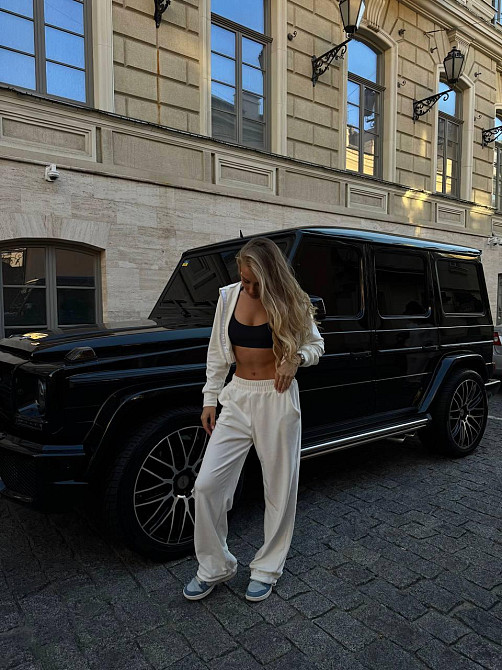 Жіночий стильний костюм-двійка в стилі спорт-шик зі стразами на сідницях велюр Молочний, 46/48 Одеса - фото 6