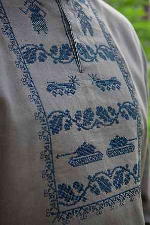 Чоловіча льняна вишиванка хакі з чорною вишивкою «Захисник» Патріотична вишиванка Україна стильна військова Київ