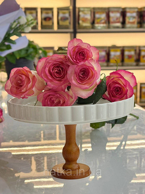 Тортівниця підставка для торта на ніжці «White kitchen» 27*16 см кераміка+дерево 8030-324 Київ - фото 1