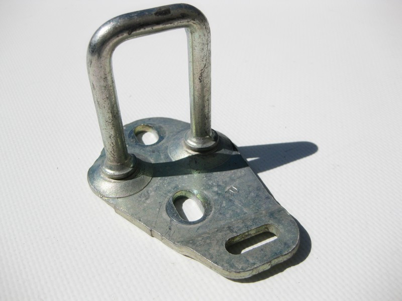 Mercedes-Benz  A2039230232 Вушка - петля замка 2-го ряду сидінь праворуч C-Class S203 CLC Sportcoupe C203 B-Class W245 Одесса - изображение 7