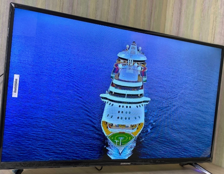 Тонкий Телевизор: Samsung Smart TV, 42