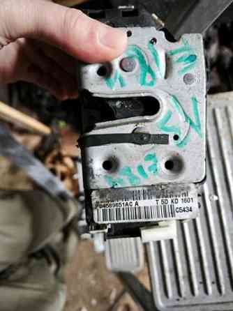 4589651AC Замок лівий зад Коломыя