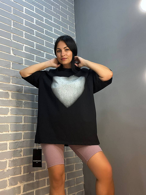 Футболка жіноча SHENG 6820 подовжена супер оверсайз велике серце каміння one size, чорний, one size Київ - фото 9