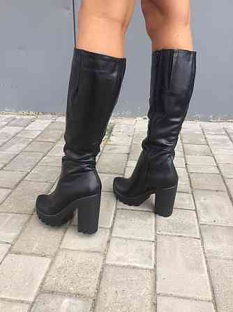 Стильні чоботи жіночі демісезонні весна-осінь на стійкому каблуці чорні, натуральна шкіра 2561 Коломыя
