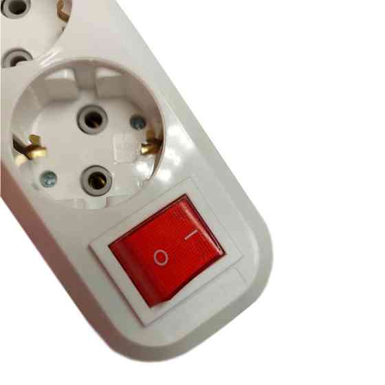 Колодка пятиместная с заземлением с кнопкой Днепр