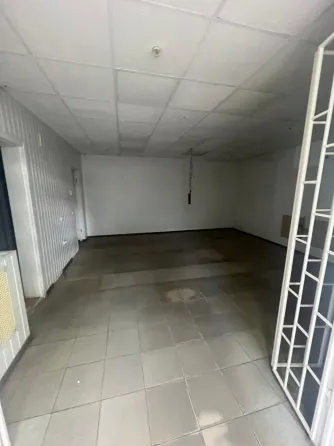 Приміщення на червоній лінії з окремим входом, була Аптека. Ідеально під магазин\послуги, зручний підїзд, гарний автомобільний трафік. Дніпро