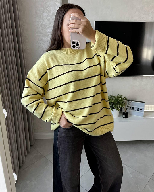 Женский уютный оверсайз свитер в полоску машинная вязка Желтый Одесса - изображение 1