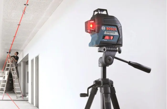 Профессиональный линейный лазерный нивелир Bosch Professional GLL 3-80 в кейсе с мишенью и чехлом Киев