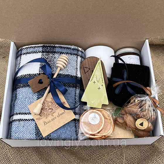 Новорічний подарунок для чоловіка з пледом, чаєм і медовим десертом Ірпінь