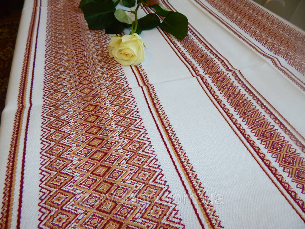 Коричневая скатерть с вышивкой Киев - изображение 5