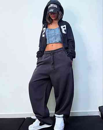 Женский теплый стильный костюм двойка: укороченное худи и штаны трехнитка на флисе Одесса