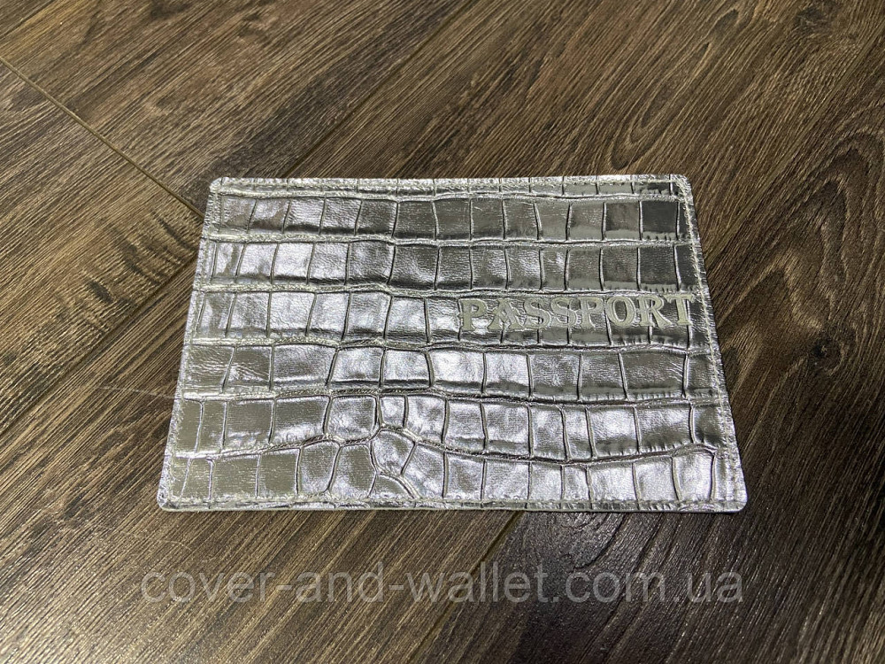 Шкіряна жіноча обкладинка на паспорт сріблястого кольору під крокодила ST Leather Київ - фото 4