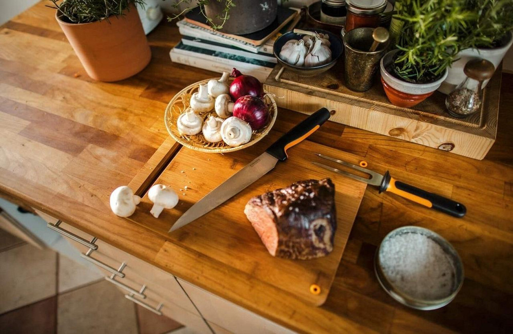 Нож для мяса 21 см Fiskars 