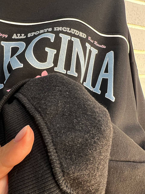 Світшот жіночий OLIVIA 2468 напис попереду VIRGINIA утеплений на флісі модель оверсайз one size, чорний, one size Київ - фото 5