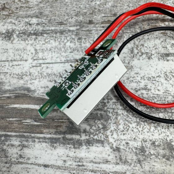 Цифровий вольтметр 2.5-30В з LED-дисплеєм 0.36", точний вимір напруги для авто, електроніки та домашніх приладів Київ