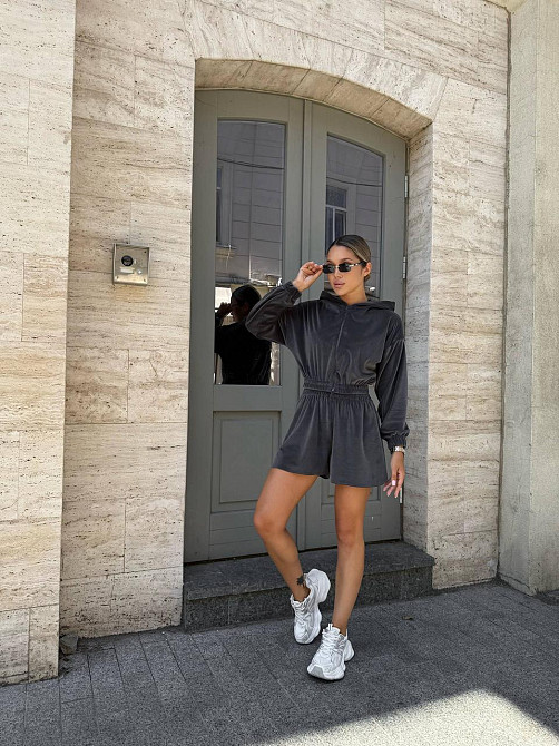 Жіночий стильний костюм-двійка: кофта та шорти зі стразами велюр Графіт, 42/44 Одеса - фото 8