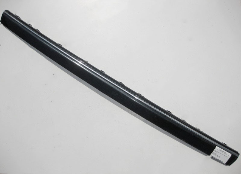 Mercedes-Benz  A2038852921 Дефектний центральний молдинг заднього бампера з поламаним хромом C-Class W203 Одеса - фото 1