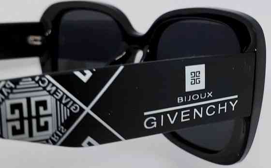 Жіночі брендові окуляри чорні із сірим логотипом поляризовані. Київ