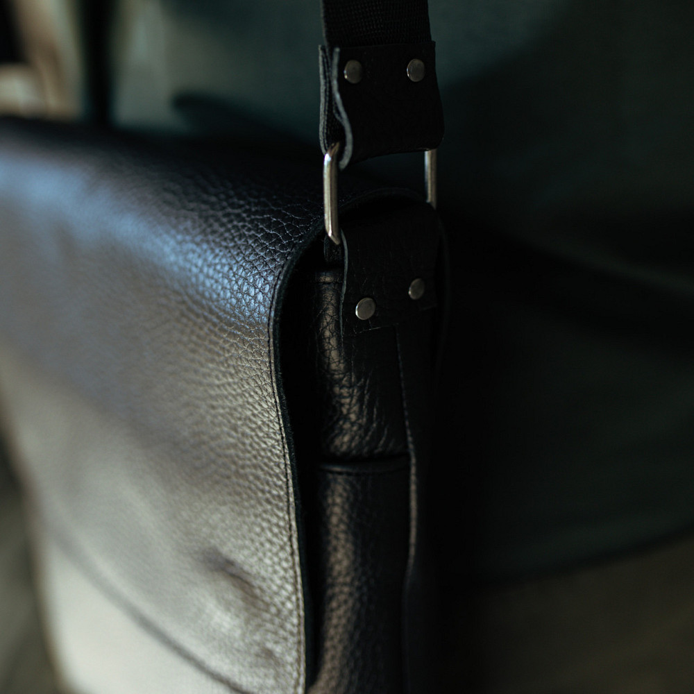 Чоловіча сумка повсякденна через плече шкіряна з клапаном містка, чорнаMasterSem Київ - фото 3